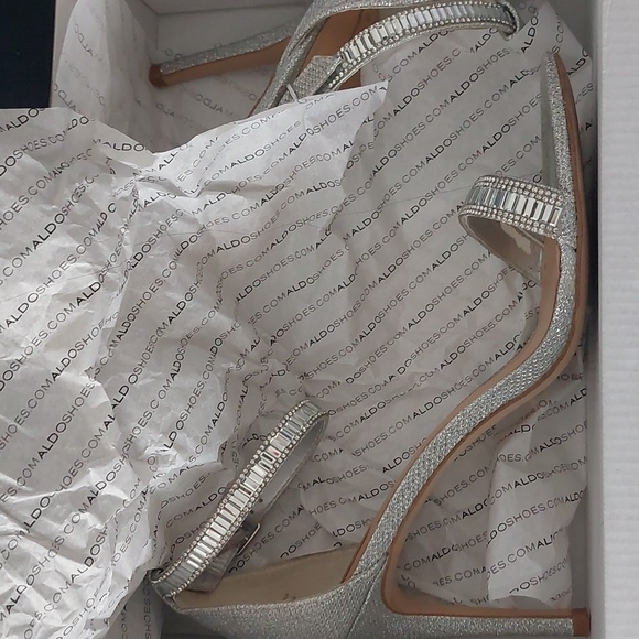 Aldo Shimmering Silver Heels, Size 11.5 - Picture 15 of 16
